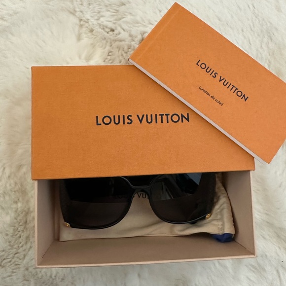 Made for Love ❤️ Louis Vuitton 💯authentic sunglasses - Picture 2 of 12